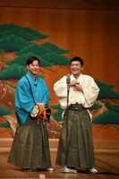 着物を着替えたすゑひろがりず。