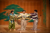 「口真似」のひと幕。