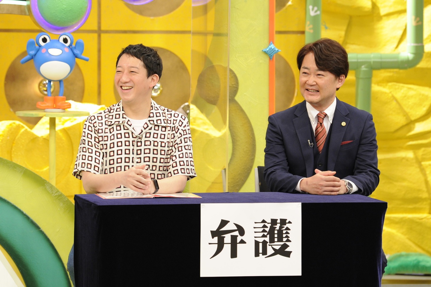 サバンナ高橋と弁護士の山岸久朗氏。(c)ABCテレビ