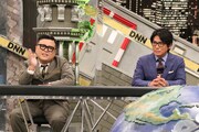 とろサーモン久保田と高橋克典。(c)フジテレビ