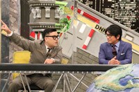 とろサーモン久保田と高橋克典。(c)フジテレビ