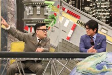 とろサーモン久保田と高橋克典。(c)フジテレビ