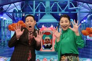 「芸能人が本気で考えた！ドッキリGP」MCの（左から）東野幸治、小池栄子。(c)フジテレビ