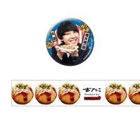 「吉たこコラボ たこ焼きグッズ」マスキングテープと缶バッジ。