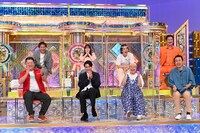 スタジオ出演者たち。(c)テレビ朝日