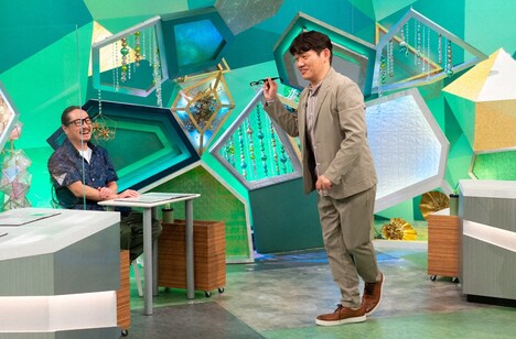 ずん飯尾と笑い飯・西田（左）。(c)ABCテレビ