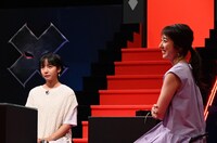 左から山之内すず、川田裕美。(c)読売テレビ