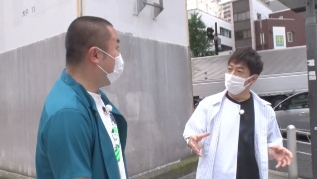 左からハナコ岡部、陣内智則。(c)日本テレビ