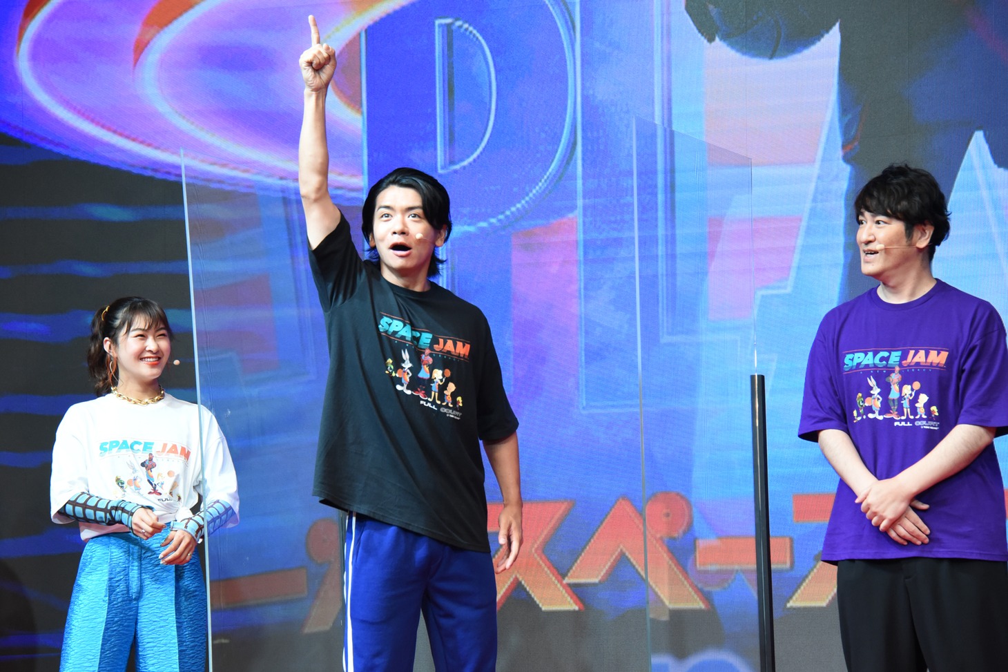 左から村上佳菜子、野田クリスタル、田中直樹。