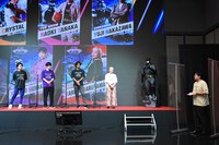 野田クリスタルの吹替がどうだったか感想を語るマヂカルラブリー村上（右）。