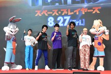 左から村上佳菜子、マヂカルラブリー・野田クリスタル、ココリコ田中、中澤佑二、丸山桂里奈。