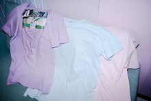 ラバーガール「KIPPU de TROUBLE」Tシャツの新色。