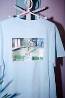 「KIPPU de TROUBLE」Tシャツ（ライトブルー）