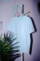 「KIPPU de TROUBLE」Tシャツ（ライトブルー）