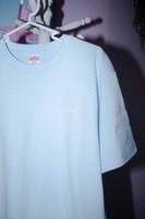 「KIPPU de TROUBLE」Tシャツ（ライトブルー）