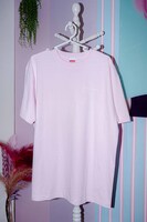 「KIPPU de TROUBLE」Tシャツ（ライトピンク）