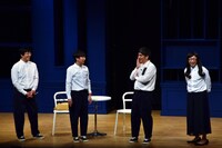 東京03とおぎやはぎ小木（右から2人目）。