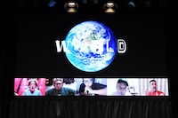 VTRにはチャド・マレーン、マテンロウ・アントニー、ドラッパ・リロイ太郎、あわよくば西木ファビアン勇貫、デニス植野が登場。リアルタイムで会見を見ているという演出だ。