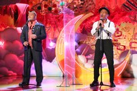 天山広吉＆本間朋晃 (c)フジテレビ