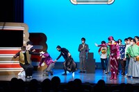 ジ・アイロンヘッドを倒すキャプテン・マクハリ。