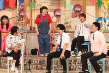 （前列左から）ネプチューン堀内、マヂカルラブリー、（後列左から）3時のヒロインゆめっち、ぽんぽこ・高木ひとみ〇、FUJIWARA藤本。(c)フジテレビ