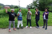 「バスサンド」に出演する（左から）サンドウィッチマン、間宮祥太朗、ぺこぱ。(c)テレビ朝日