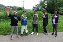 「バスサンド」に出演する（左から）サンドウィッチマン、間宮祥太朗、ぺこぱ。(c)テレビ朝日