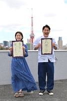 意気込みを掲げる弘中綾香アナと千鳥ノブ。(c)テレビ朝日