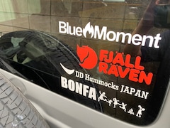 うしろシティ阿諏訪ブランドからステッカー登場 Tシャツ再販も コメントあり お笑いナタリー