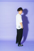 HASE2のアイテムを着用したもりやすバンバンビガロ。