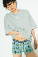 HASE2のアイテムを着用したもりやすバンバンビガロ。