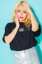 HASE2のアイテムを着用したエルフ荒川。