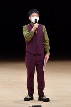 MCを務めたヤナギブソン。