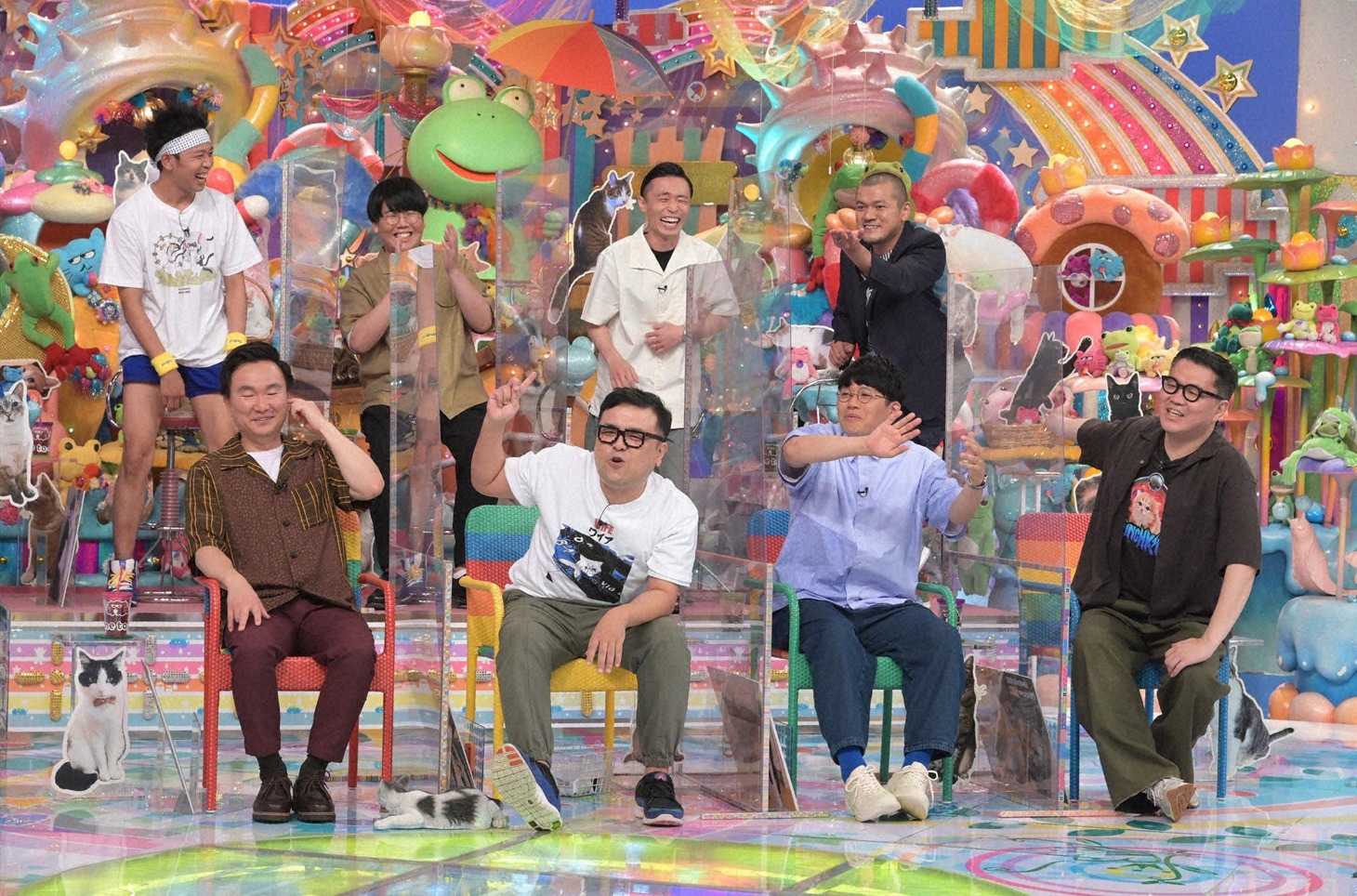 「猫メロメロ芸人」たち。(c)テレビ朝日