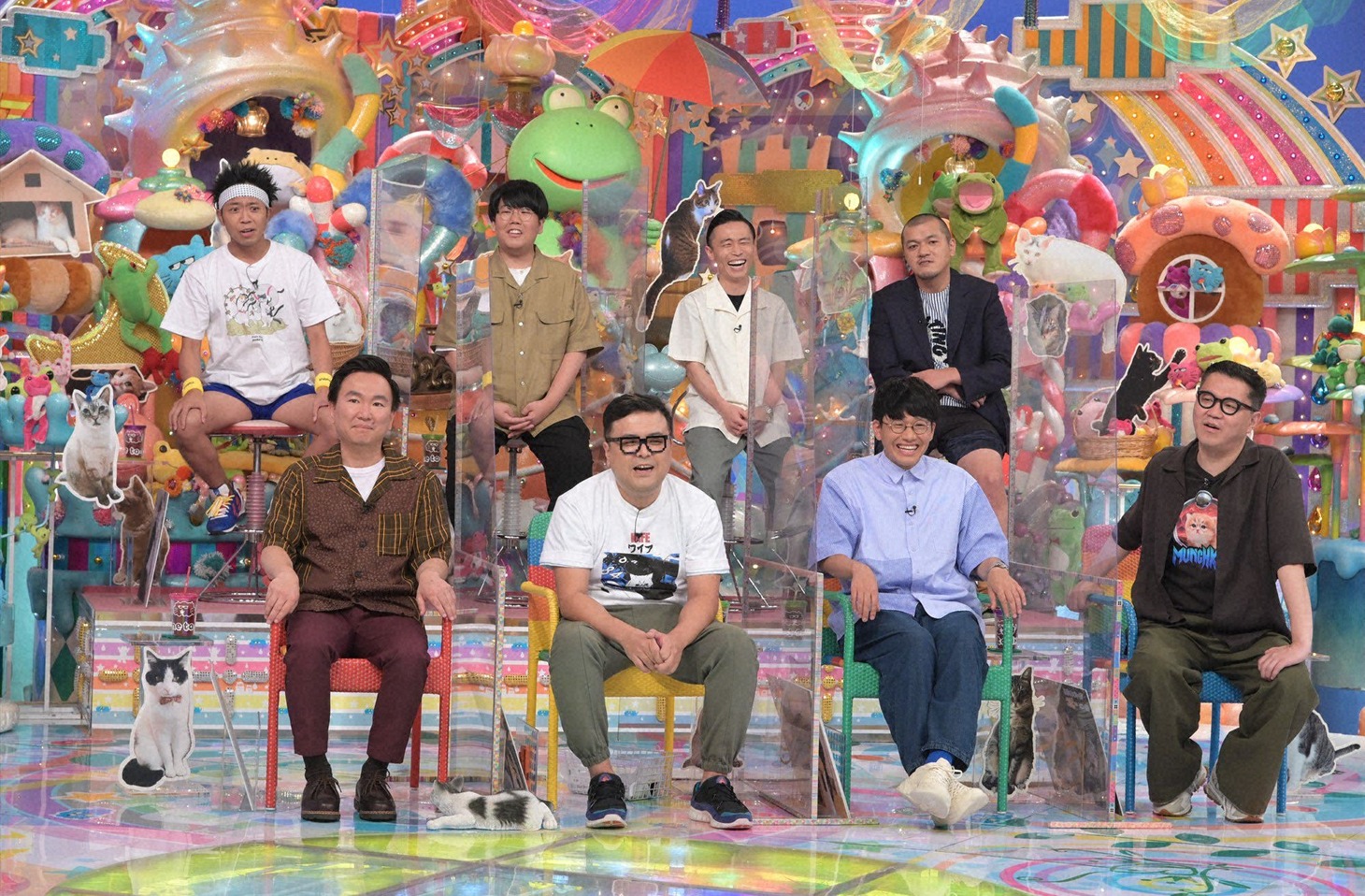 「猫メロメロ芸人」の（前列左から）かまいたち山内、とろサーモン久保田、ミキ亜生、シソンヌ長谷川、（後列左から）サンシャイン池崎、蛙亭・中野、カミナリ。(c)テレビ朝日