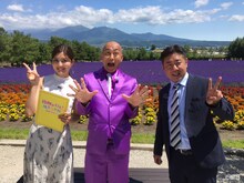 「錦鯉が行く！絶景富良野ゆめツアー」に出演する、錦鯉と林ゆめ（左）。