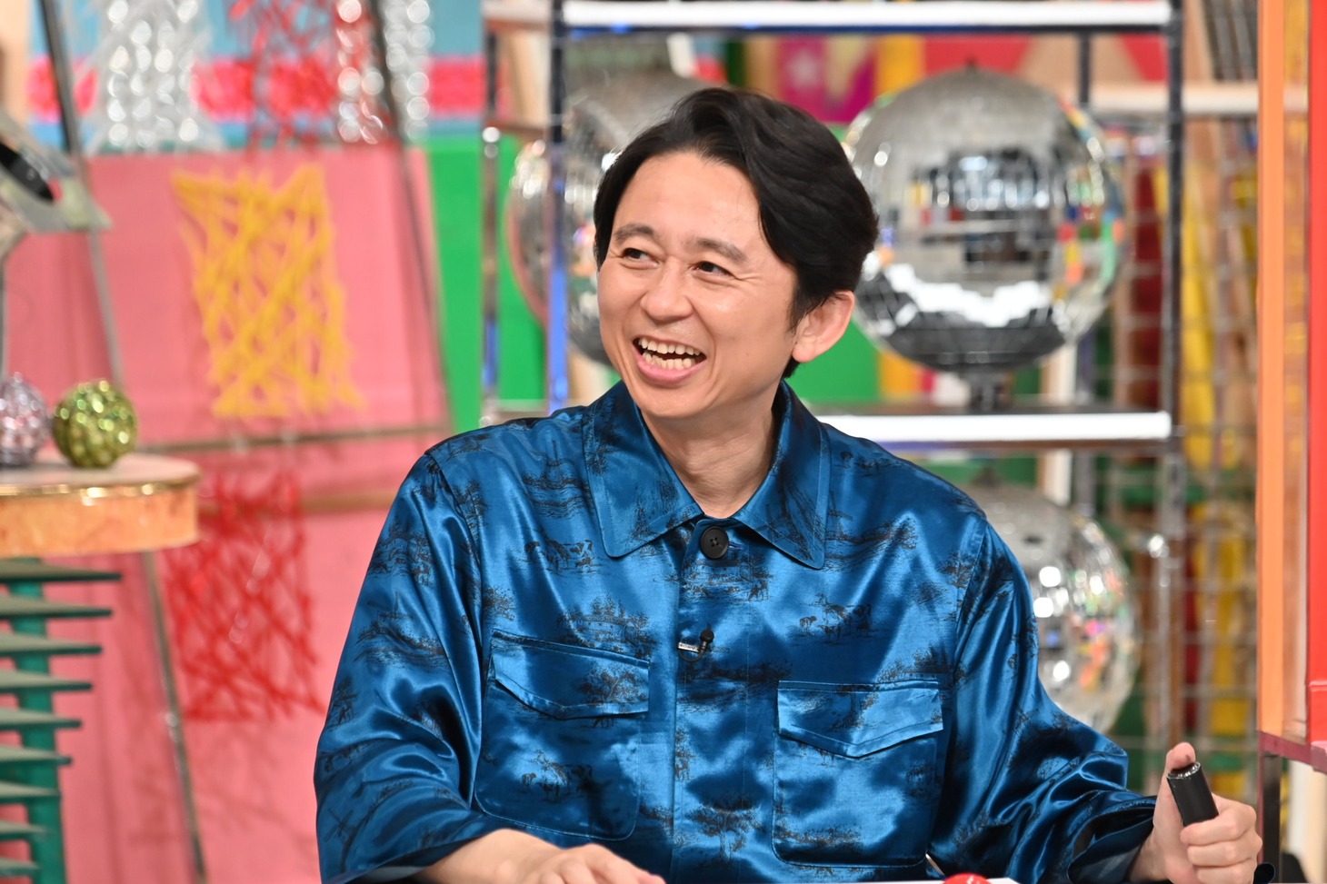 「有吉クイズ」に解答者として出演する有吉弘行。(c)テレビ朝日