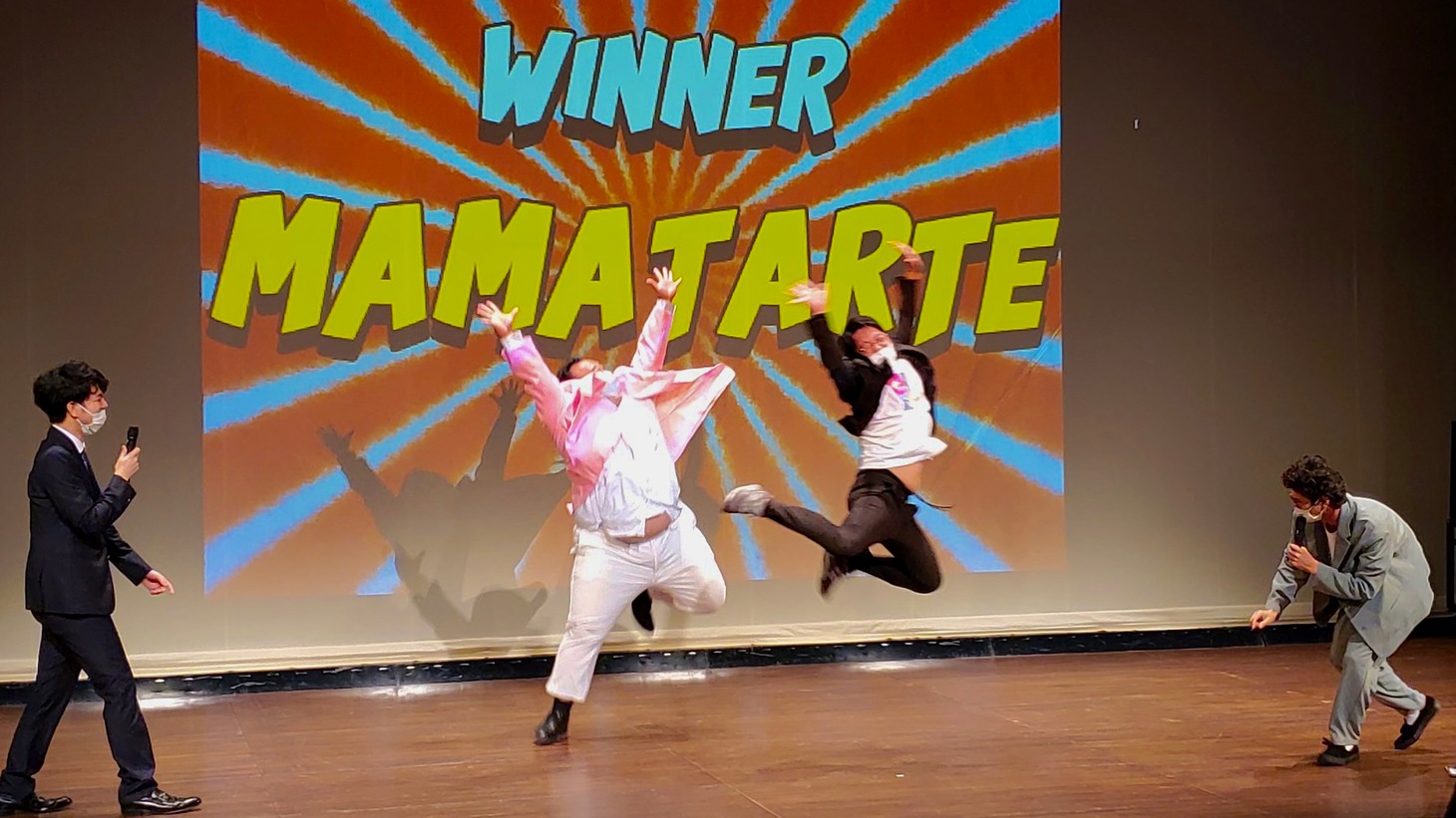 優勝して飛び跳ねるママタルト。