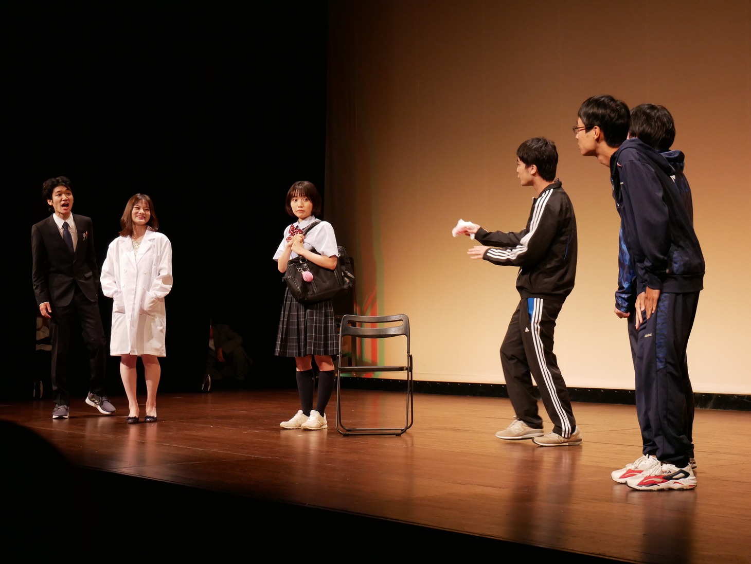 「サラリーマン川西の夏のボーナス50万円争奪ライブ」出演時のダウ90000（お笑いナタリーレポートより）。
