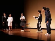 「サラリーマン川西の夏のボーナス50万円争奪ライブ」出演時のダウ90000(お笑いナタリーレポートより)。