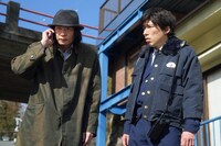 「死神さん」第3話より、田中圭演じる儀藤（左）とEXITりんたろー。演じる榎田（右）。
