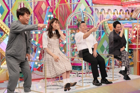 （左から）FUJIWARA藤本、佐々木久美、アンタッチャブル山崎、有吉弘行。(c)テレビ朝日