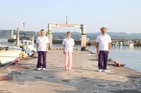 左から永野、大島麻衣、TKO木下。