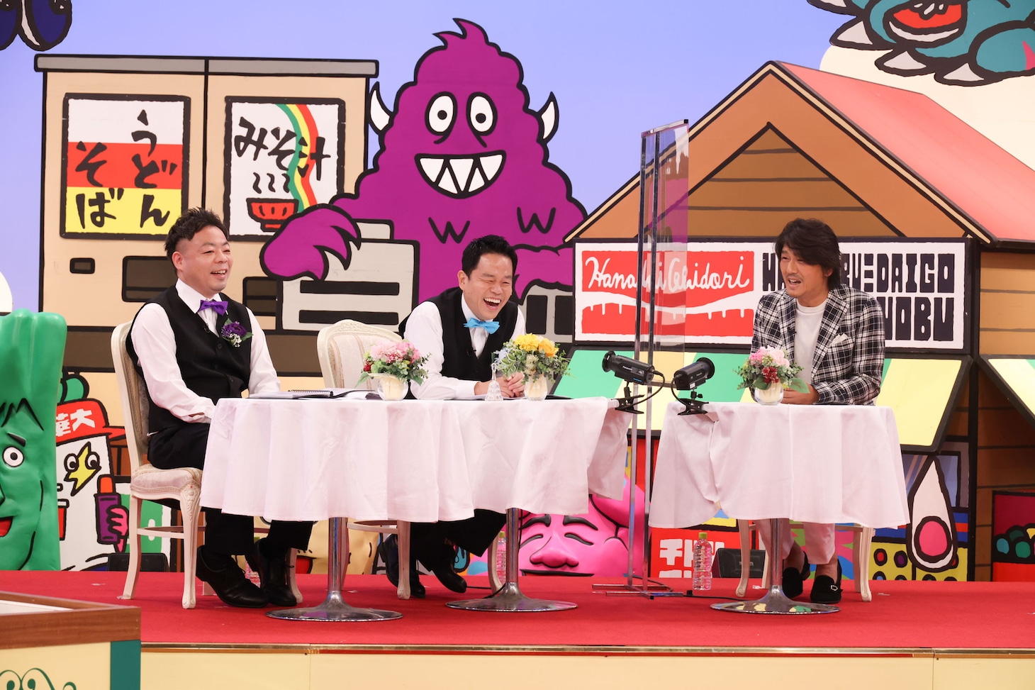 「火曜は全力！華大さんと千鳥くん」で展開される「ビストロダイアン」MCのダイアンとゲストの高橋克典（右）。(c)関西テレビ