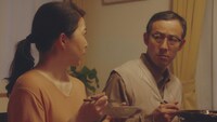 CM「もやし鍋スープ＆白菜鍋スープ『両親へのご挨拶篇』」より。
