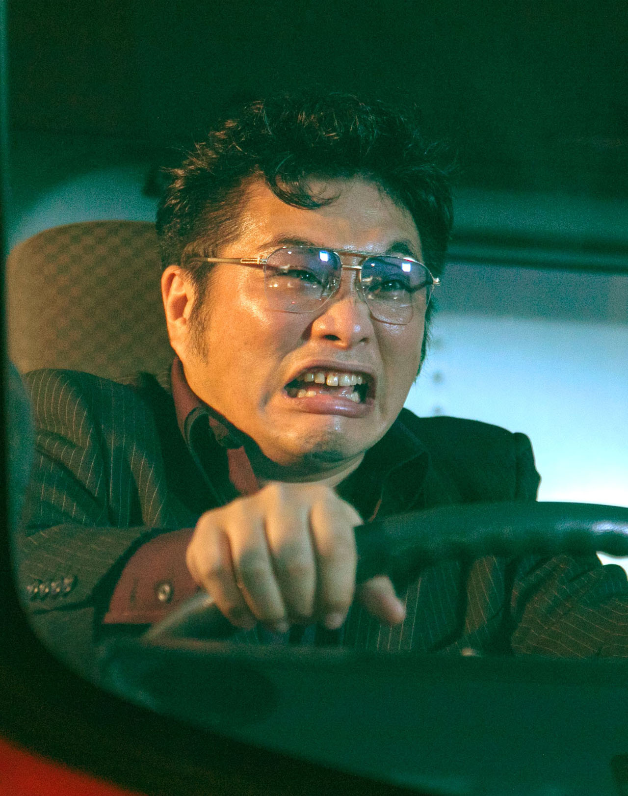 松尾諭演じる、陣内のヤクザ時代の兄弟分・さとし。
