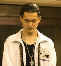 コウテイ九条演じる“暴露系極道インフルエンサー”のHIRO。