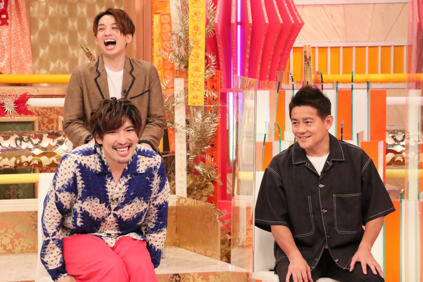 （前列左から）EXITりんたろー。スピードワゴン井戸田と、アインシュタイン河井（後列）。(c)フジテレビ