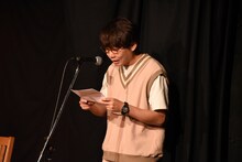 アインシュタイン河井への手紙を読む三四郎・小宮。