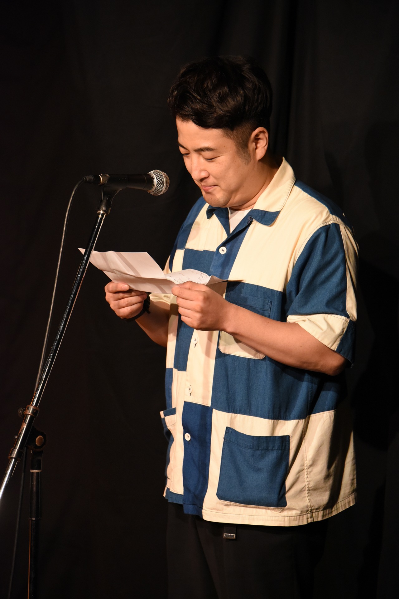 アインシュタイン河井への手紙を読む和牛・水田。